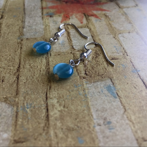 💧HP! Minimalist Aqua Glass Bead Dainty Earrings - Picture 7 of 8